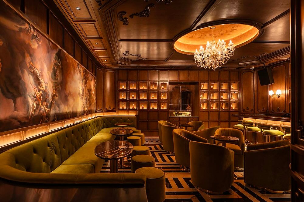 Restauracja z elegancką ofertą kulinarną i strefą lounge
